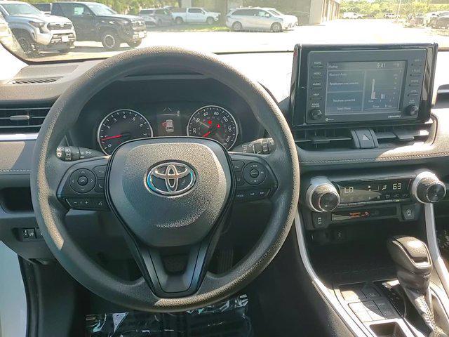 Photo of 2020 Super White Toyota RAV4