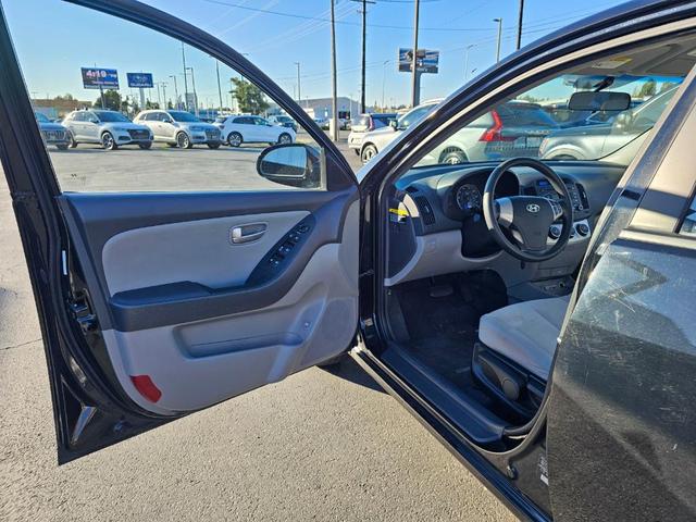 Photo of 2009 Obsidian Black Hyundai ELANTRA