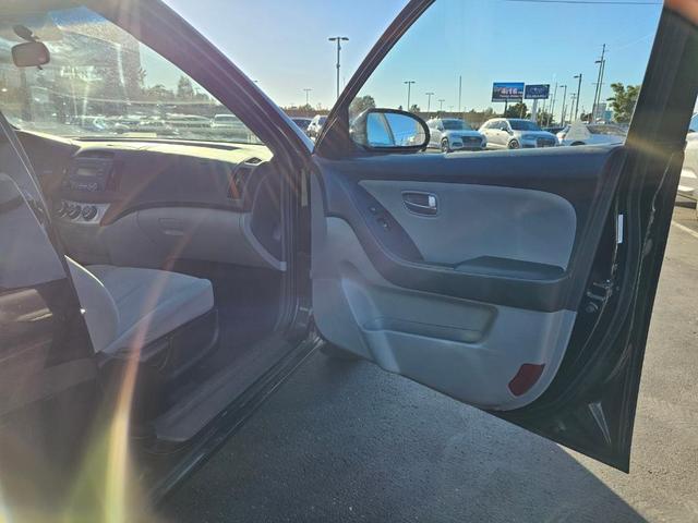 Photo of 2009 Obsidian Black Hyundai ELANTRA
