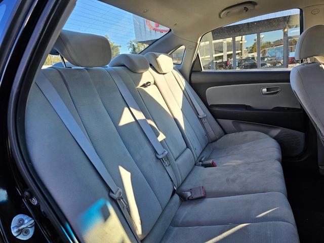 Photo of 2009 Obsidian Black Hyundai ELANTRA