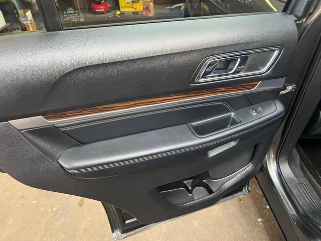 Photo of 2018 Magnetic Metallic Ford Explorer