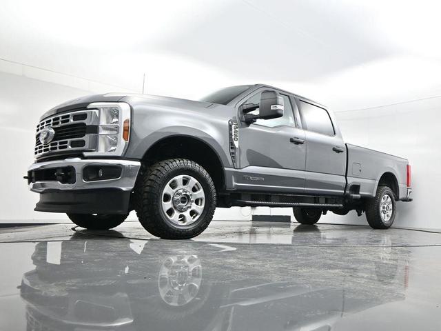 Photo of 2024 Gray Metallic Ford F-250