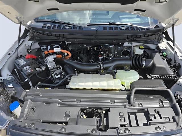 Photo of 2024 White Metallic Ford F-150