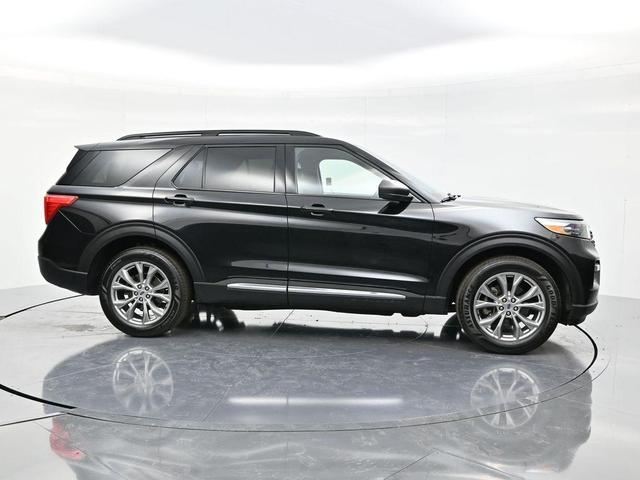 Photo of 2022 Agate Black Metallic Ford Explorer