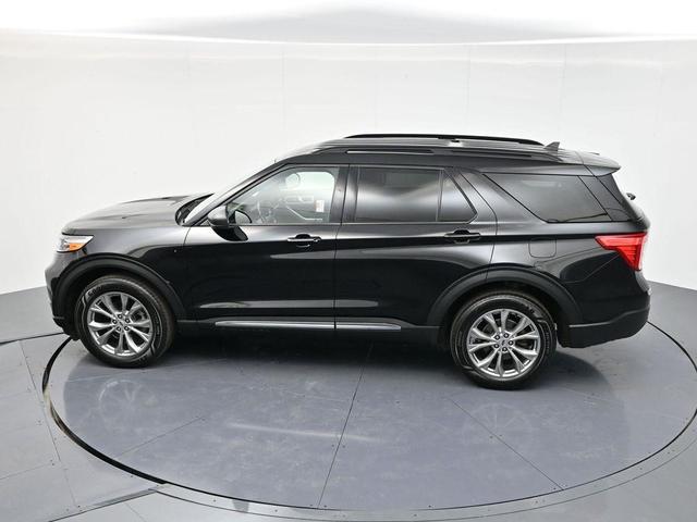 Photo of 2022 Agate Black Metallic Ford Explorer