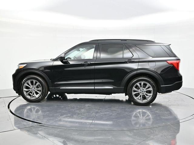 Photo of 2022 Agate Black Metallic Ford Explorer