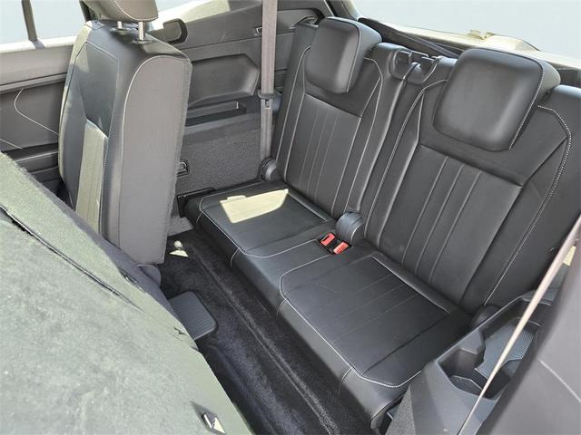 Photo of 2023 Deep Black Pearl Effect Volkswagen Tiguan