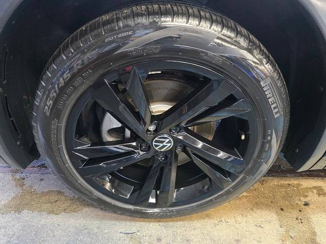 Photo of 2023 Deep Black Pearl Effect Volkswagen Tiguan