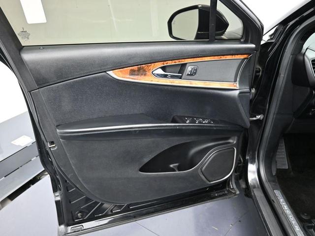 Photo of 2017 Platinum Dune Lincoln MKX