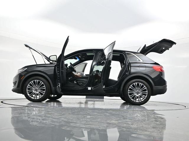 Photo of 2017 Platinum Dune Lincoln MKX