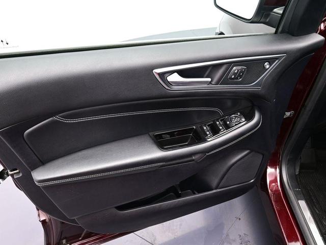 Photo of 2020 Burgundy Ford Edge