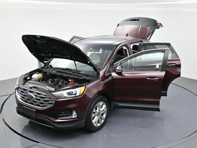 Photo of 2020 Burgundy Ford Edge