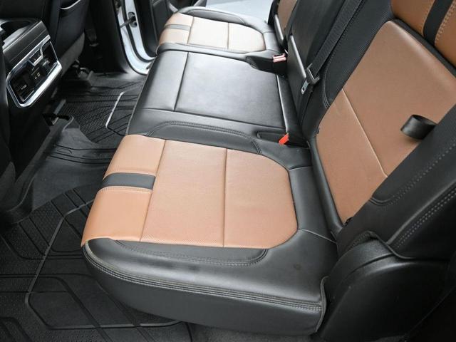Photo of 2021 Iridescent Pearl Tricoat Chevrolet Silverado 3500