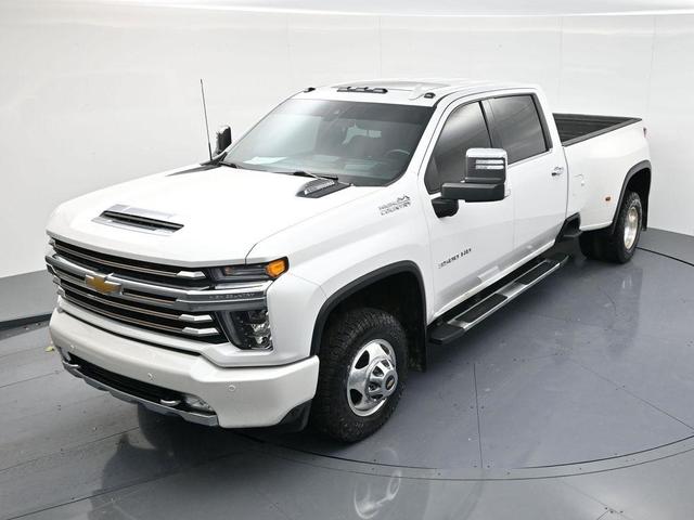 Photo of 2021 Iridescent Pearl Tricoat Chevrolet Silverado 3500