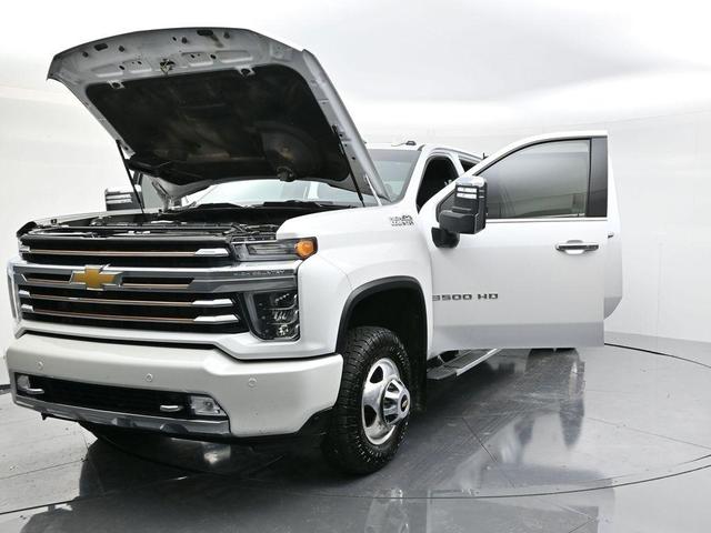 Photo of 2021 Iridescent Pearl Tricoat Chevrolet Silverado 3500