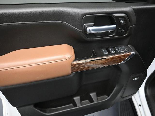 Photo of 2021 Iridescent Pearl Tricoat Chevrolet Silverado 3500