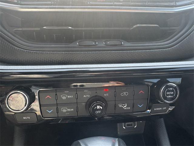 Photo of 2023 Granite Crystal Metallic Clearcoat Jeep Compass