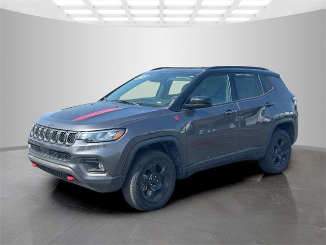 Photo of 2023 Granite Crystal Metallic Clearcoat Jeep Compass