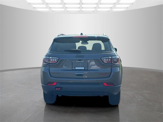 Photo of 2023 Granite Crystal Metallic Clearcoat Jeep Compass