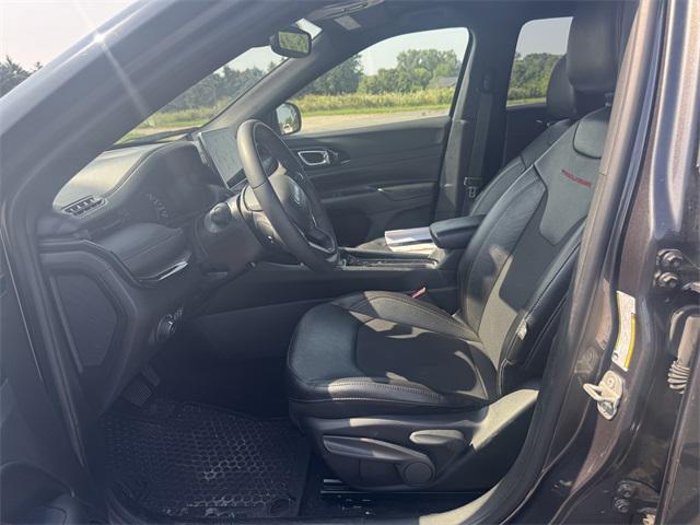 Photo of 2023 Granite Crystal Metallic Clearcoat Jeep Compass