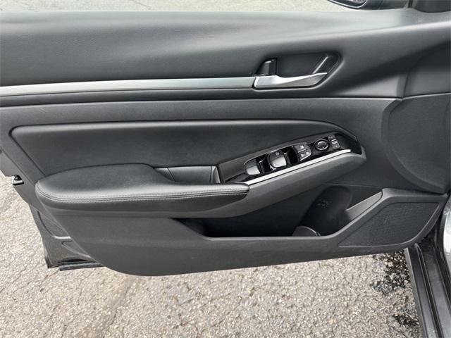 Photo of 2023 Gun Metallic Nissan Altima