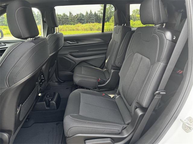 Photo of 2025 Bright White Clearcoat Jeep Grand Cherokee L