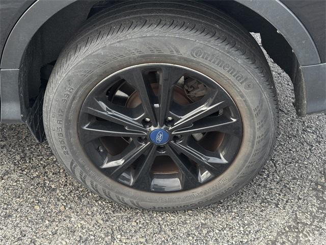 Photo of 2019 Agate Black Metallic Ford Escape