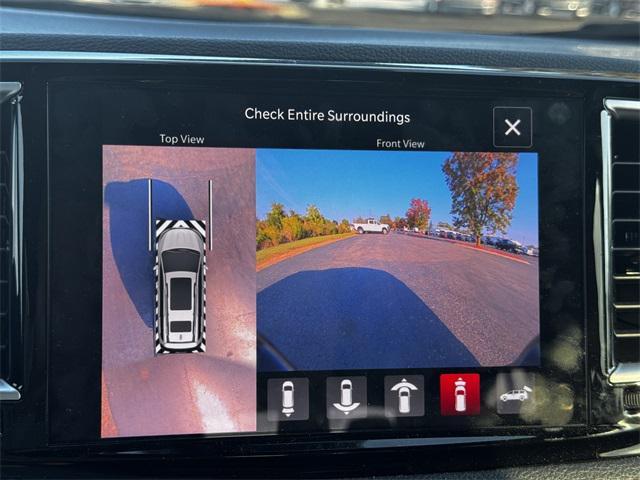 Photo of 2025 Diamond Black Chrysler Pacifica