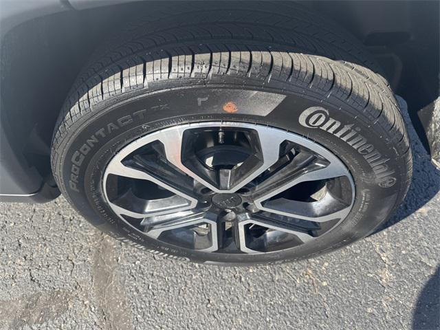 Photo of 2022 Bright White Clearcoat Jeep Compass