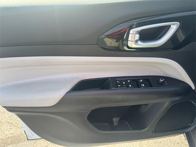 Photo of 2022 Bright White Clearcoat Jeep Compass