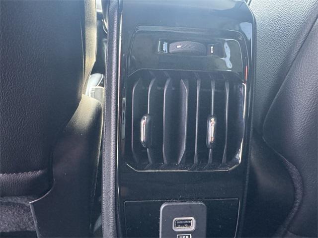 Photo of 2022 Bright White Clearcoat Jeep Compass