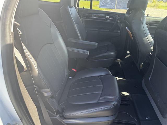 Photo of 2017 White Frost Tricoat Buick Enclave
