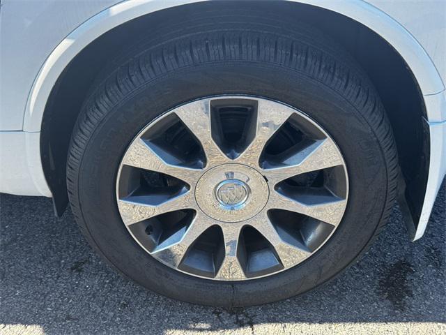 Photo of 2017 White Frost Tricoat Buick Enclave