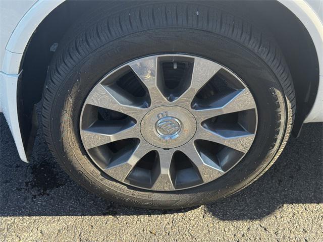 Photo of 2017 White Frost Tricoat Buick Enclave
