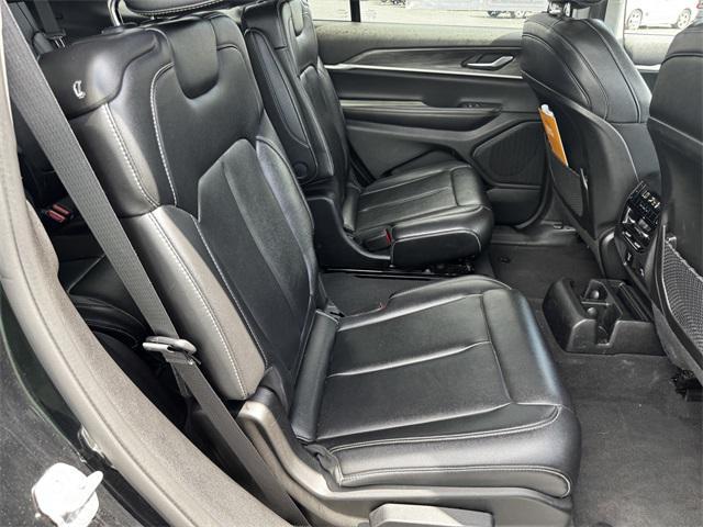 Photo of 2023 Diamond Black Crystal Pearlcoat Jeep Grand Cherokee L