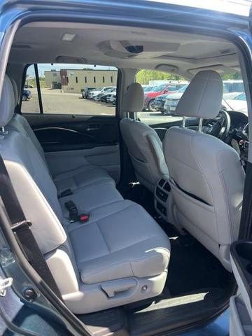 Photo of 2021 Silver Honda Pilot