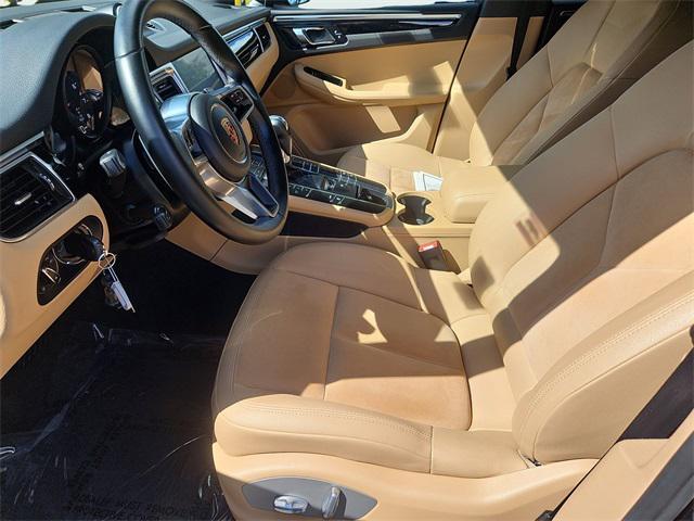 Photo of 2017 Grey Porsche Macan