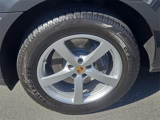 Photo of 2017 Grey Porsche Macan