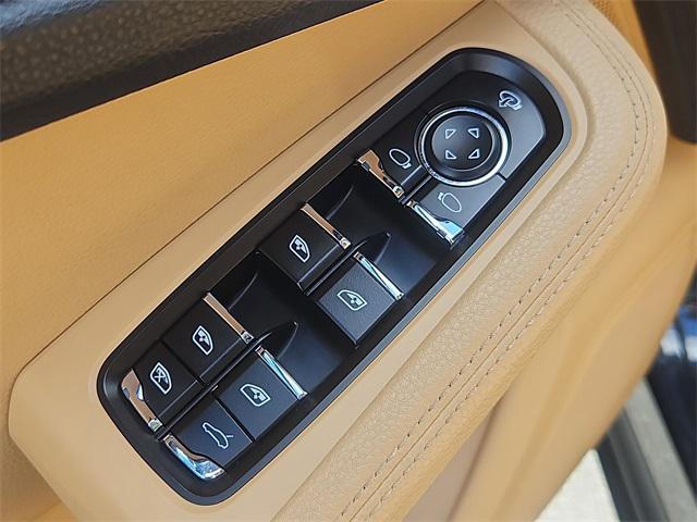 Photo of 2017 Grey Porsche Macan