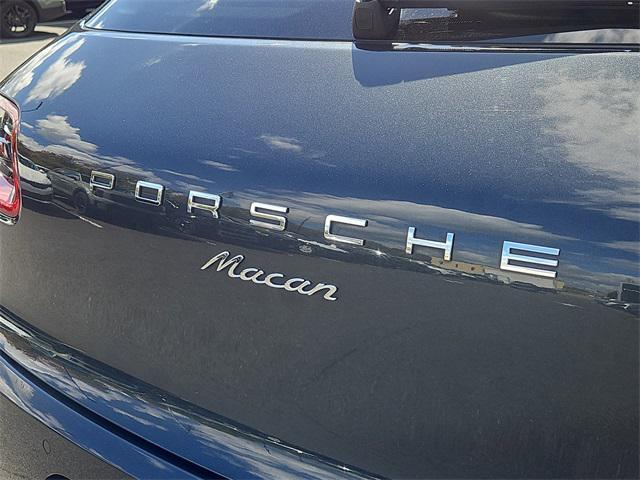Photo of 2017 Grey Porsche Macan