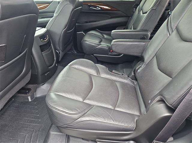 Photo of 2020 Crystal White Tricoat Cadillac Escalade