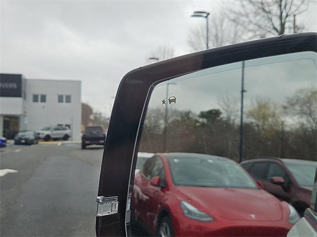 Photo of 2020 Crystal White Tricoat Cadillac Escalade