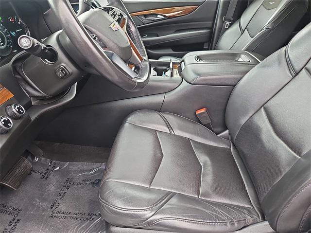 Photo of 2020 Crystal White Tricoat Cadillac Escalade