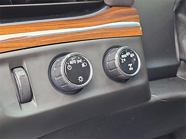 Photo of 2020 Crystal White Tricoat Cadillac Escalade