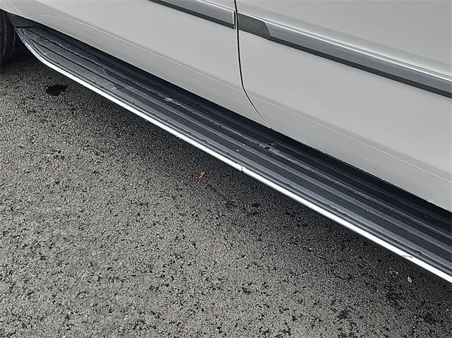 Photo of 2020 Crystal White Tricoat Cadillac Escalade