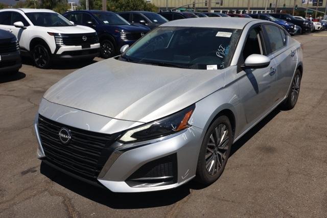 Photo of 2023 Brilliant Silver Metallic Nissan Altima