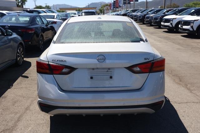 Photo of 2023 Brilliant Silver Metallic Nissan Altima