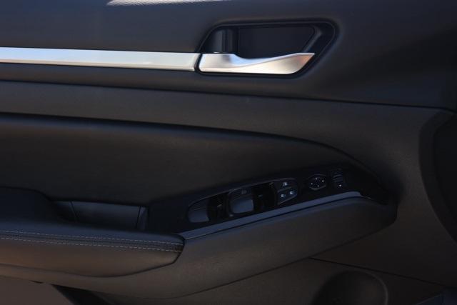 Photo of 2023 Brilliant Silver Metallic Nissan Altima