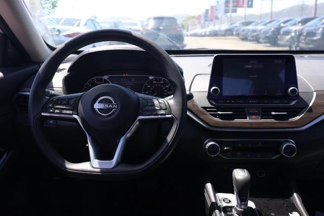 Photo of 2023 Brilliant Silver Metallic Nissan Altima