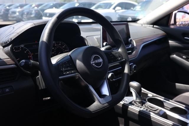 Photo of 2023 Brilliant Silver Metallic Nissan Altima